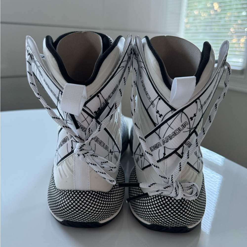 Volleyball shoes